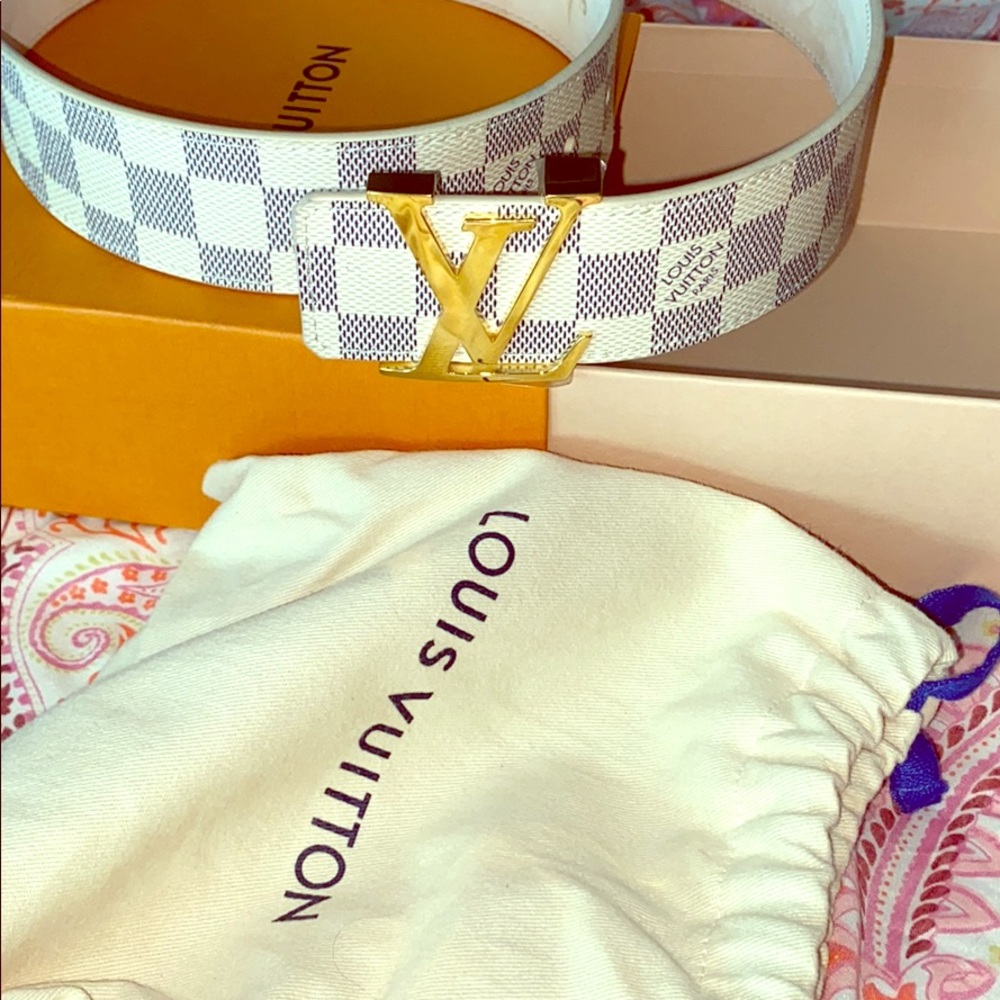 Louis Vuitton Authentic women’s belt size 80/32